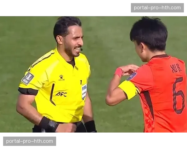 消息：因观众不守秩序大声喊叫，球员向裁判投诉